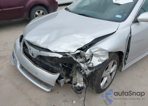 2011 Toyota Camry Base z USA, uszkodzony, nr VIN 4T1BF3EK8BU664931